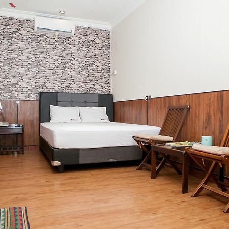 Reddoorz Plus Near Riau Street Bandung Exterior photo