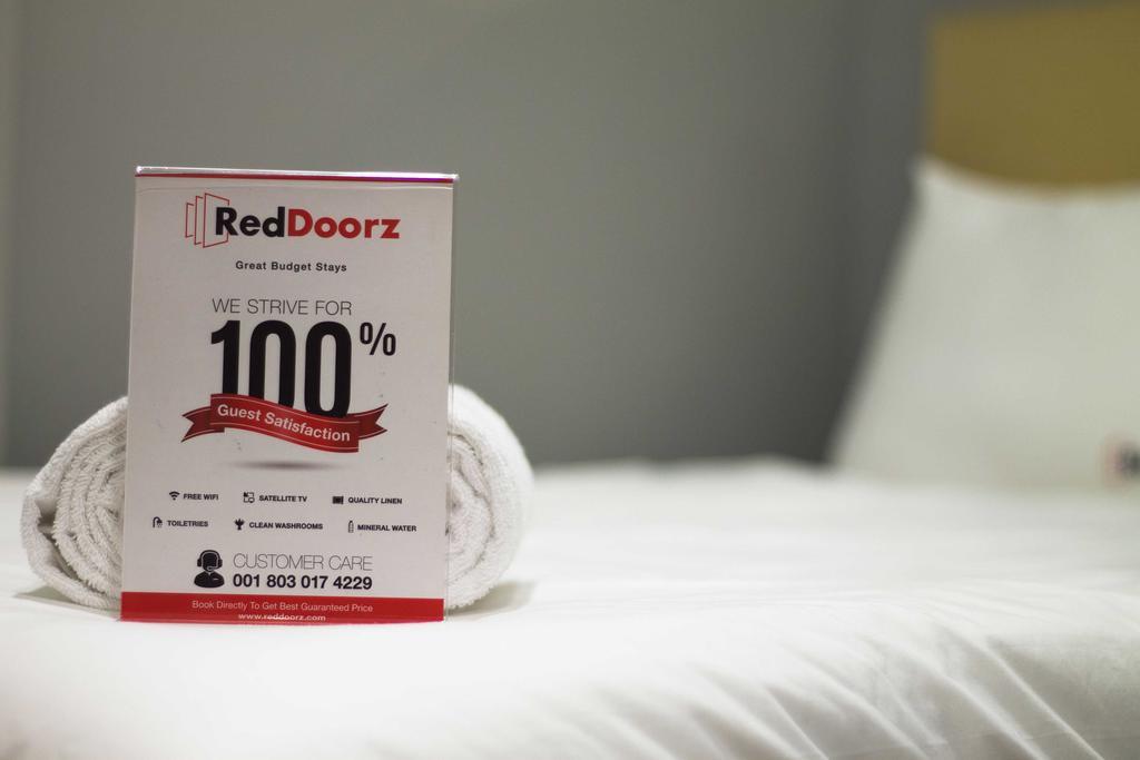 Reddoorz Plus Near Riau Street Bandung Exterior photo