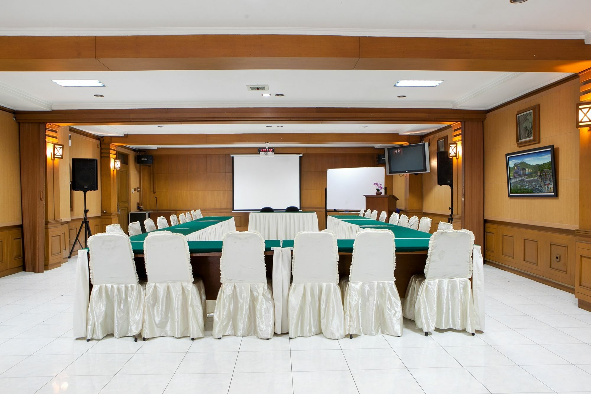 Reddoorz Plus Near Riau Street Bandung Exterior photo