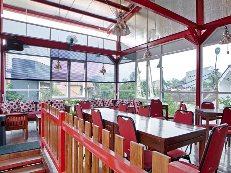 Reddoorz Plus Near Riau Street Bandung Exterior photo