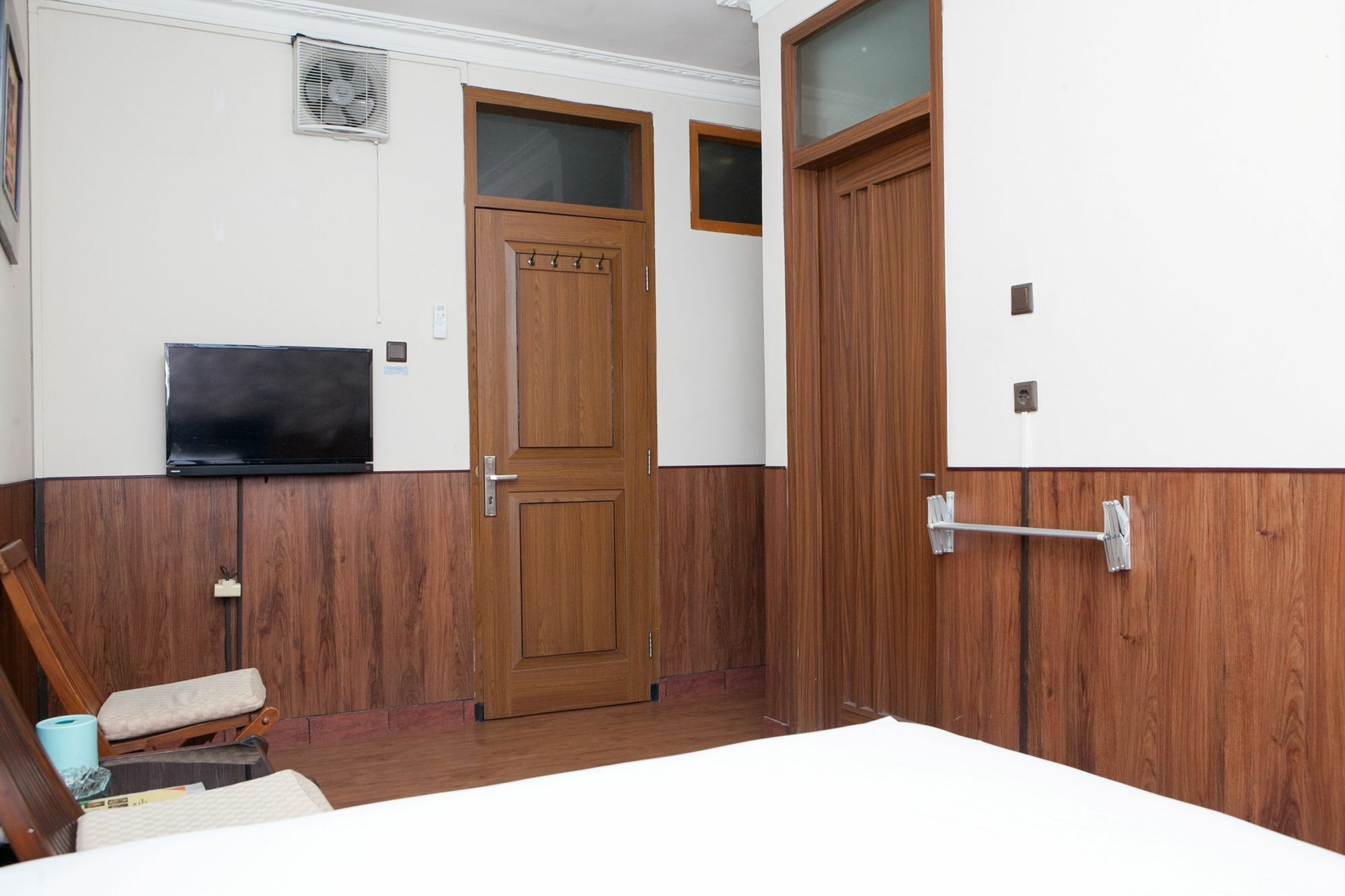 Reddoorz Plus Near Riau Street Bandung Exterior photo