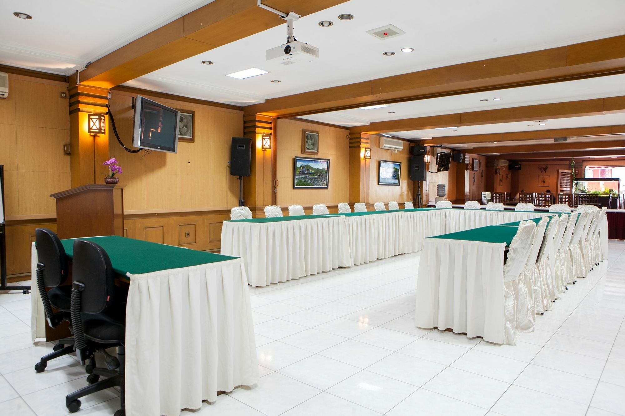 Reddoorz Plus Near Riau Street Bandung Exterior photo